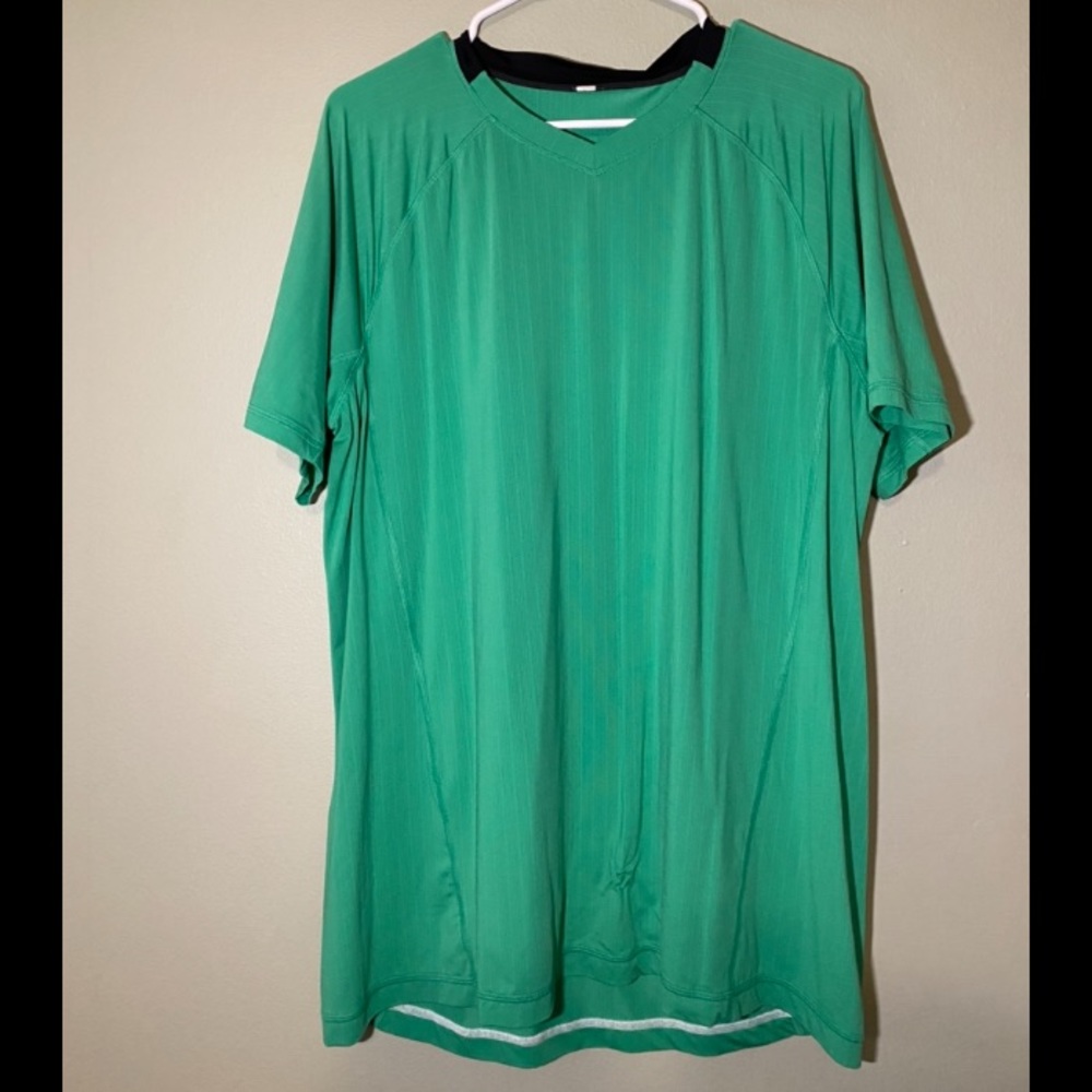 Lululemon workout shirt